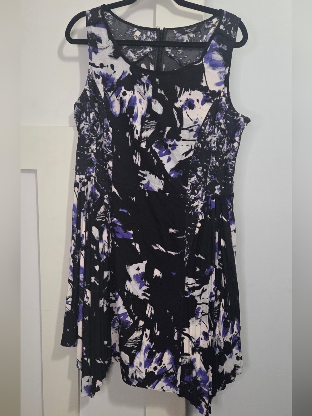 NWOT Simply Vera Vera Wang Black, White & Purple Printed Sleeveless Mini Dress